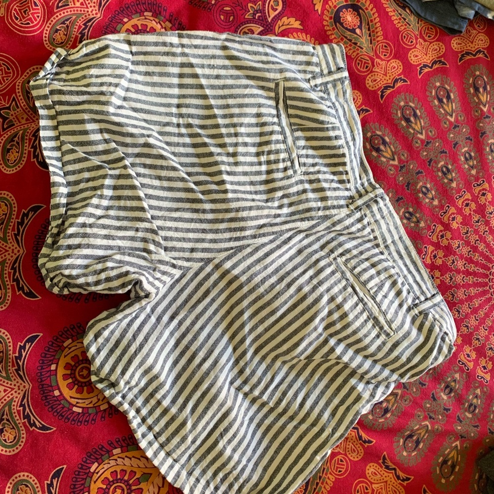 Striped GAP shorts - Picture 2 of 4